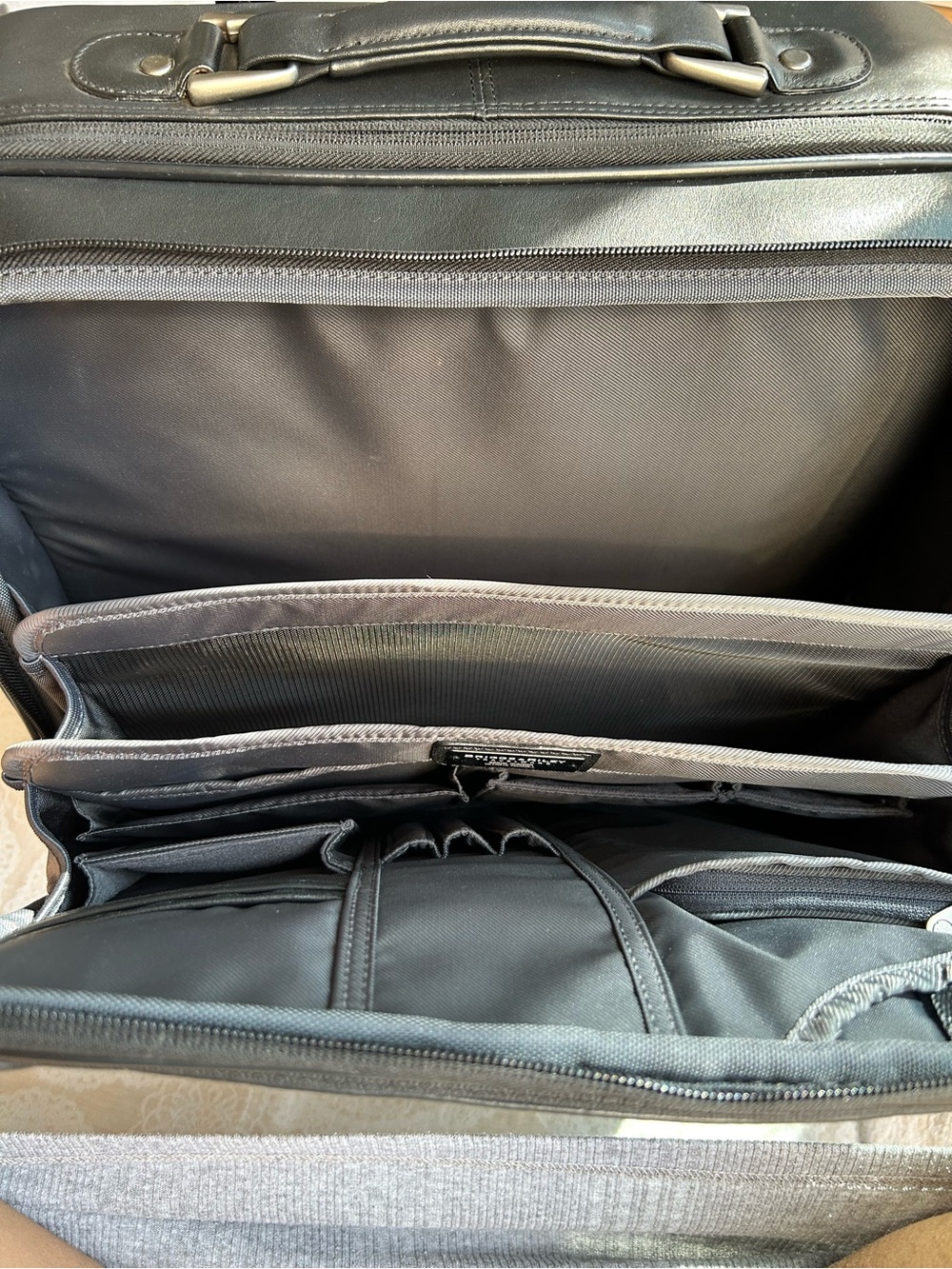 Briggs & Riley LEATHER rolling computer bag - Picture 4 of 6